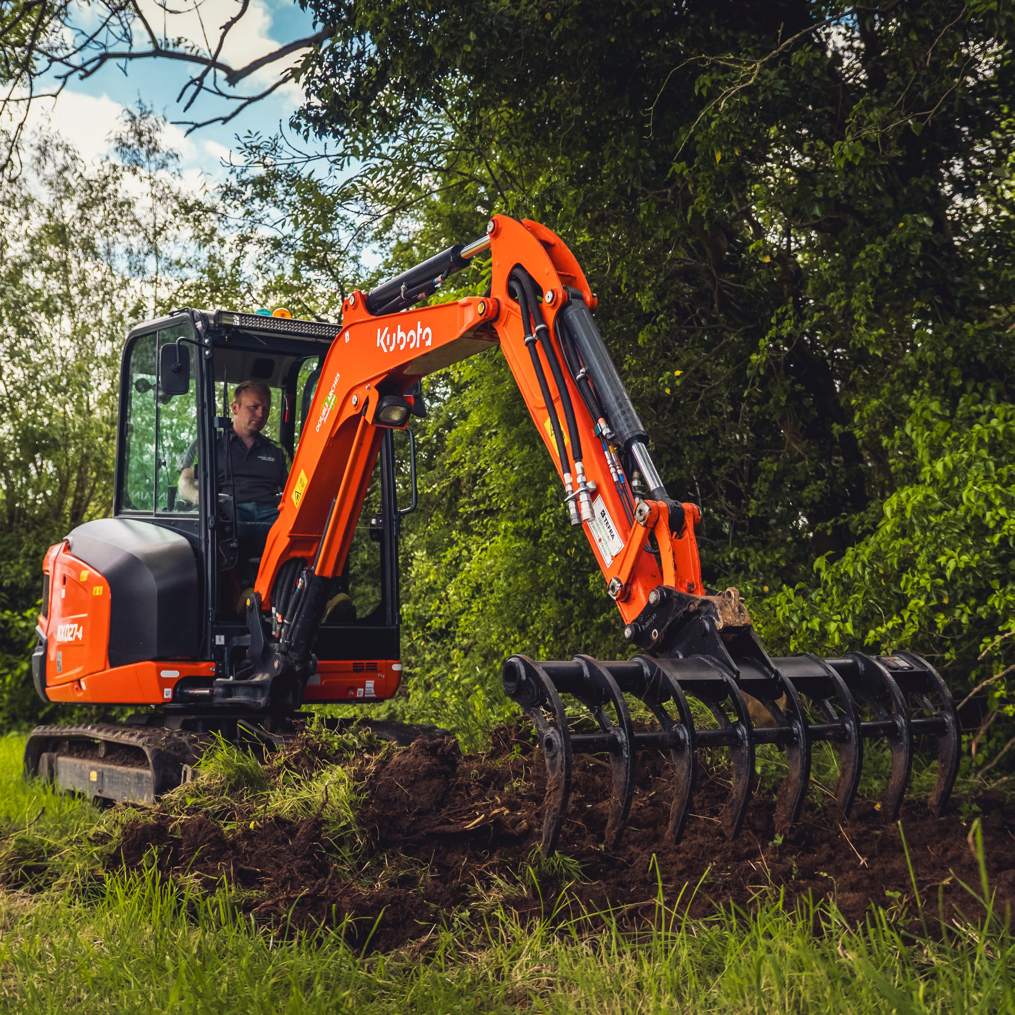 10-16 Tonne Excavator - 1800mm Root Rake - Image 3